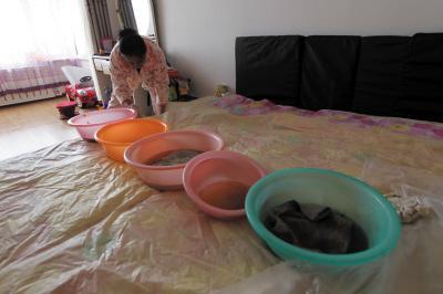 歙县楼上漏水，住户失联，小区没物管，业主维权难！律师来支招……